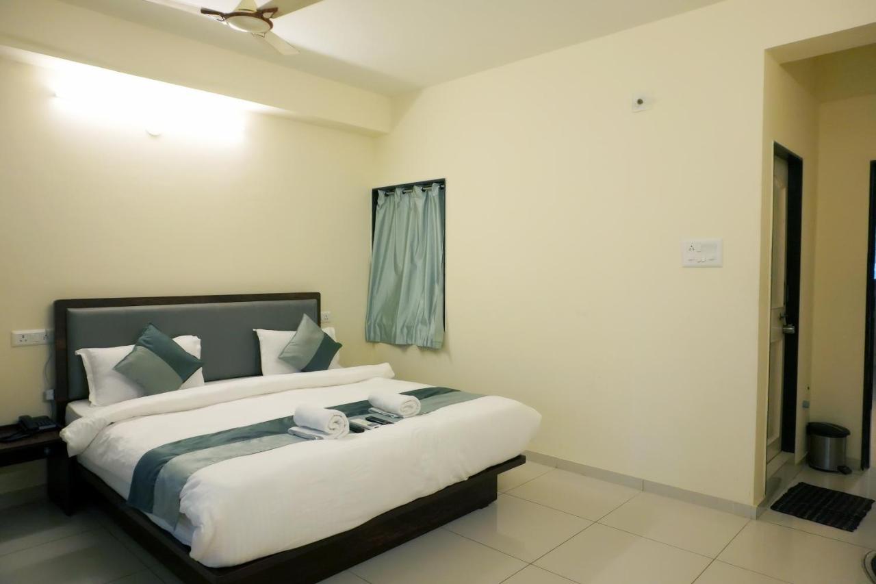 Hotel Nova Sk Раджкот Экстерьер фото