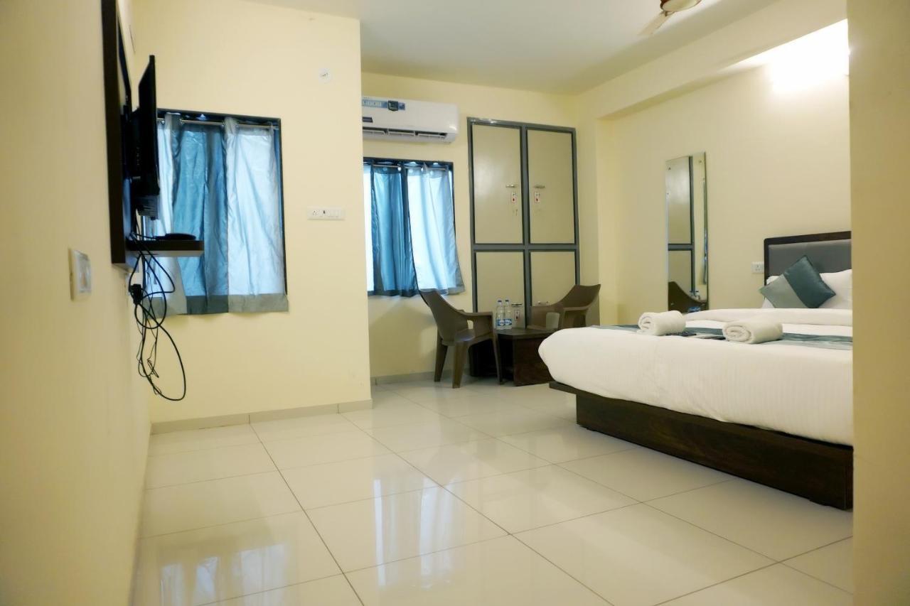 Hotel Nova Sk Раджкот Экстерьер фото